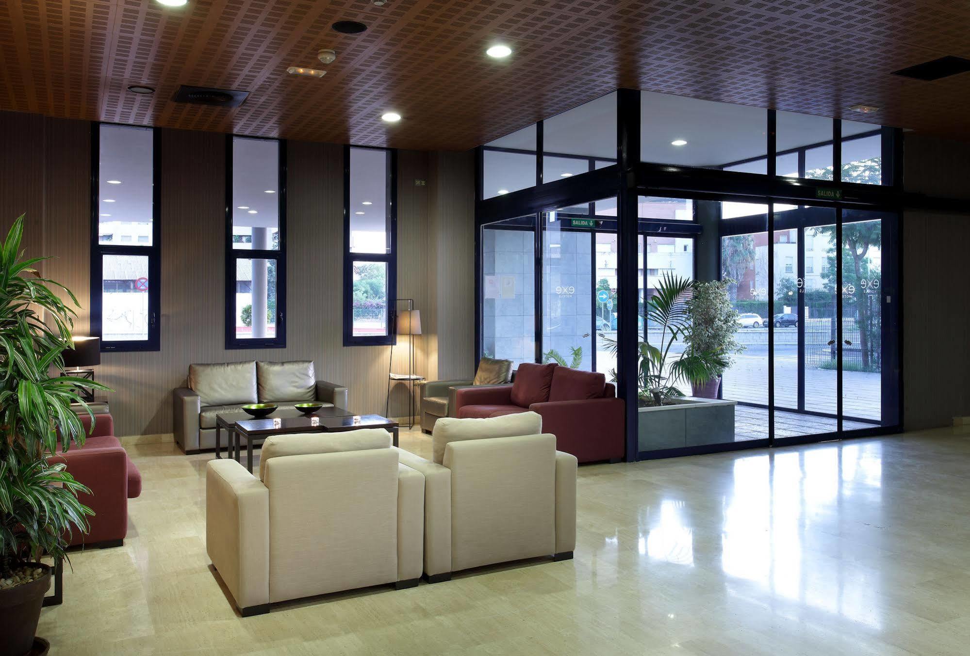 Exe Sevilla Palmera Extérieur photo